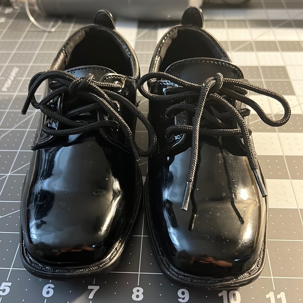 Black dress shoes never worn size little boys 11